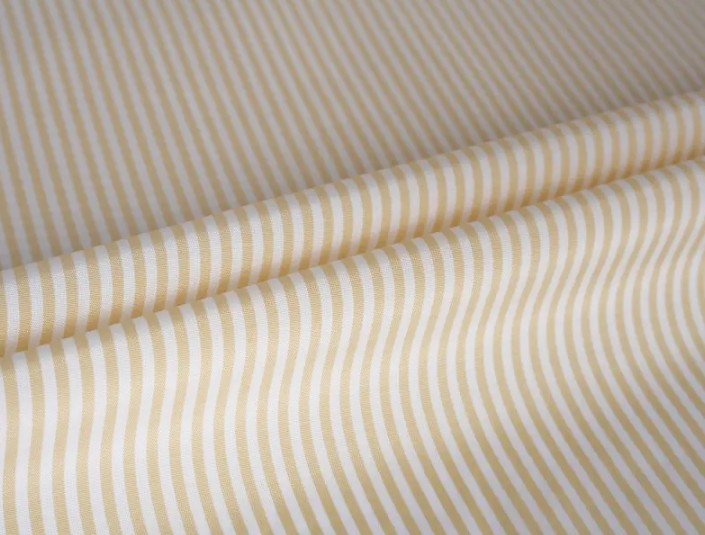 Aplikácia odolných a krásnych podšívkových tkanín farbenej priadzou v dizajne špičkových obliekaní